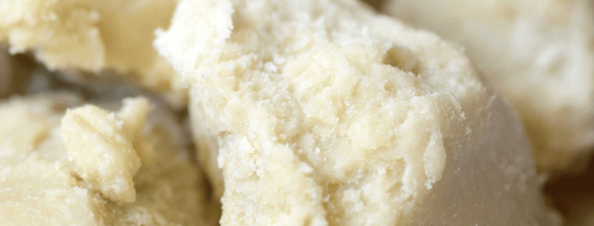 Rozdíl mezi rafinovaným a nerafinovaným bambuckým máslem. Nerafinované bambucké máslo. 