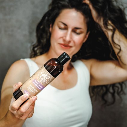 Březový šampon pro výživu a péči s květinovou vůní