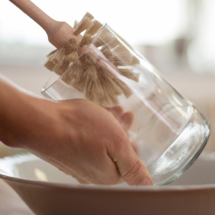 Dřevěný kartáč na sklenice