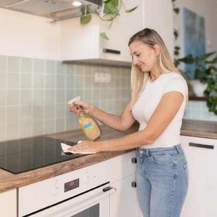 Čistič kuchyně s BIO silicí citronové trávy